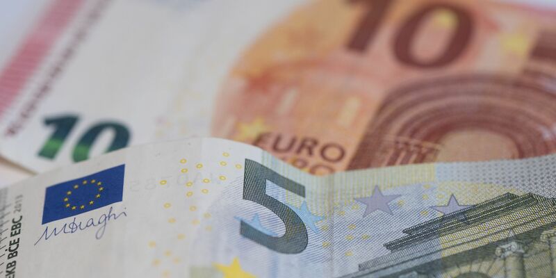 Der Deutsche Gewerkschaftsbund geht von insgesamt sechs Millionen Menschen mit Mindestlohn in Deutschland aus. (Archivbild) - Foto: Sebastian Kahnert/dpa