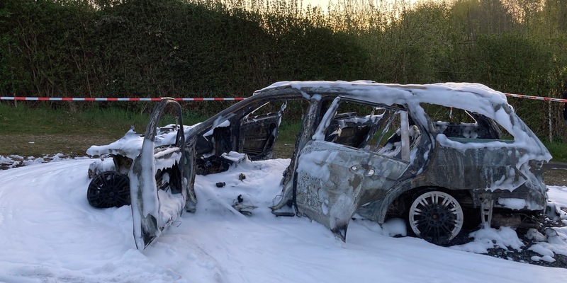 POL-KS: Mercedes C-Klasse im Quellbachweg in Brand gesetzt: Zeugen gesucht - Foto: presseportal.de