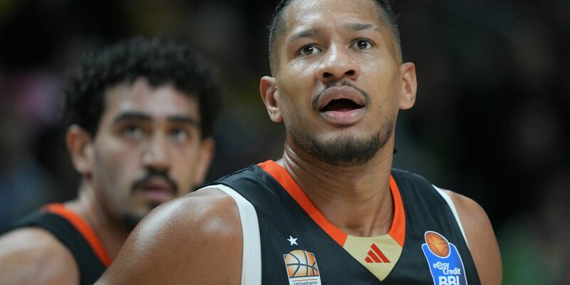 Der Ulmer Basketballer Karim Jallow ist rückwirkend von Januar 2024 bis Januar 2025 gesperrt worden. - Foto: Soeren Stache/dpa