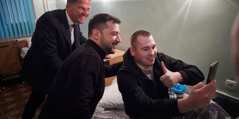 Teile der Ukraine mögen besetzt sein, aber für Präsident Selenskyj sind ihre Grenzen rechtlich nicht verhandelbar. - Foto: Uncredited/Ukrainian Presidential Press Office/AP/dpa