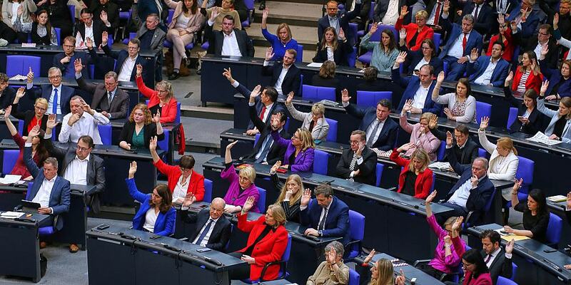 Linke und SPD bei einer Abstimmung im Bundestag (Archiv) - Foto: über dts Nachrichtenagentur