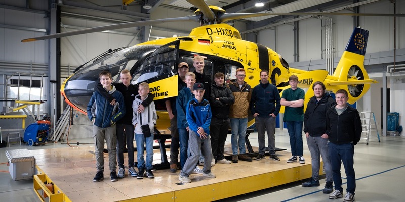 FW-OE: Jugendfeuerwehr Halberbracht besucht Rettungshubschrauber Christoph 25 in Siegen - Foto: presseportal.de