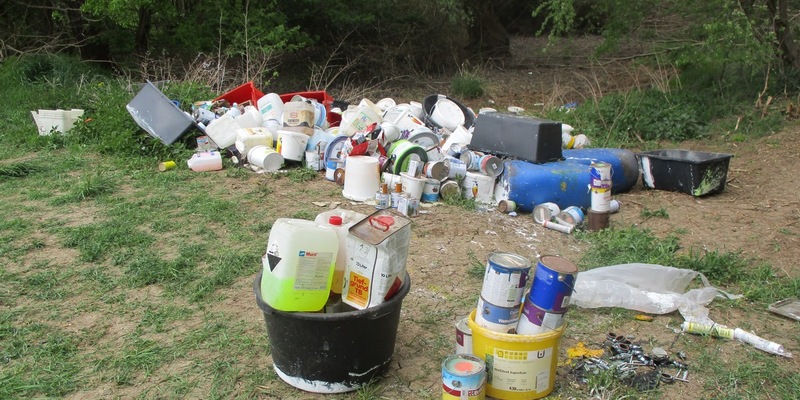POL-DA: Zwingenberg: Illegale Müllentsorgung im Feld - Polizei bittet um Hinweise - Foto: presseportal.de