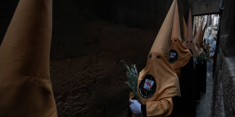 Die katholische Glaubensbotschaft soll sichtbar gemacht werden. (Foto aktuell) - Foto: Clara Margais/dpa