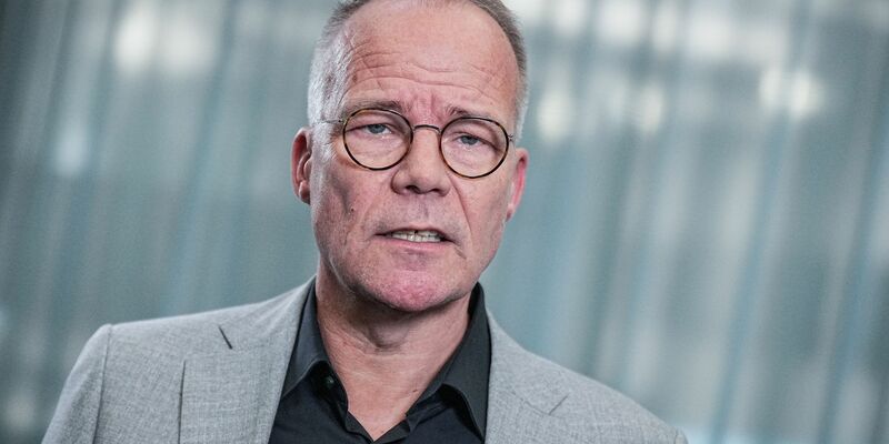 «Wir waren ja immer schon auch dagegen», sagte SPD-Generalsekretär Matthias Miersch zur Debatte über eine Taurus-Lieferung an die Ukraine. - Foto: Michael Kappeler/dpa