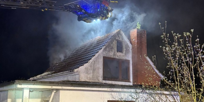FW Bremerhaven: Einfamilienhaus in Bremerhaven nach Brand stark beschädigt - Foto: presseportal.de