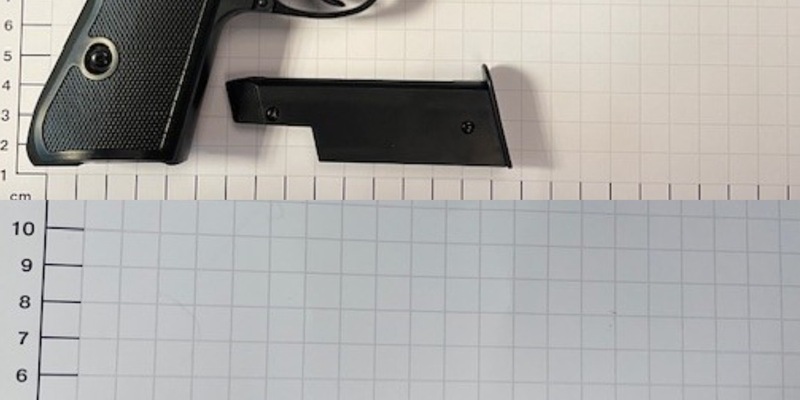 BPOL NRW: Bundespolizisten beschlagnahmen Anscheinswaffe und Messer im Hauptbahnhof Dortmund - Foto: presseportal.de