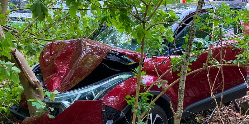 POL-BO: Unfall in Bochum: Autofahrerin (66) wendet und gerät in Böschung - Foto: presseportal.de