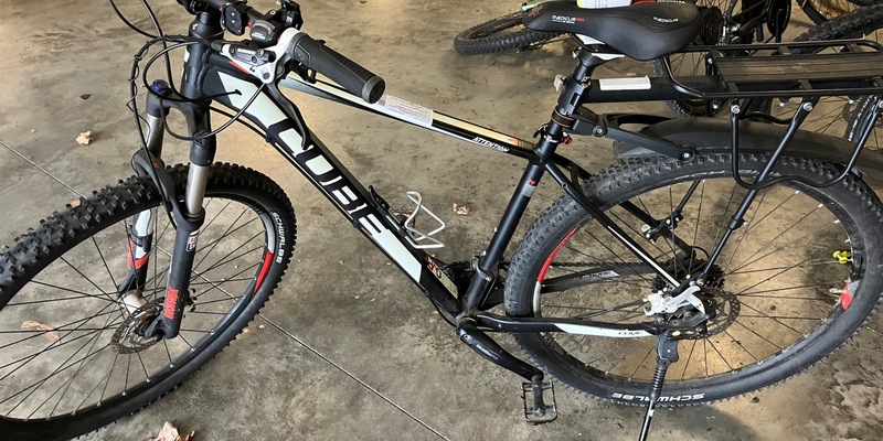 POL-GÖ: (130/2025) Mountainbike in einem Waldstück nahe An der Lutter gefunden - Diebstahl vermutet. Eigentümer gesucht - Foto: presseportal.de