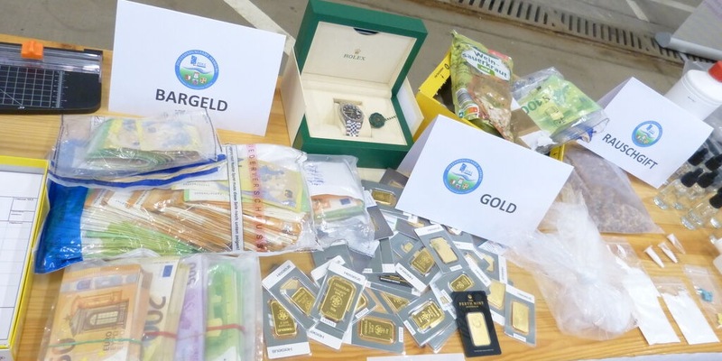 ZOLL-HH: Zollfahnder stoppen bundesweiten Dopingmittel- und Drogenhandel - Foto: presseportal.de