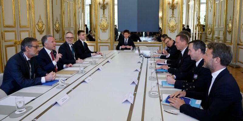 Frankreichs Präsident Macron empfing Trumps Sondergesandten Witkoff und den US-Außenminister Rubio im Élysée-Palast. - Foto: Ludovic Marin/Pool AFP/AP/dpa