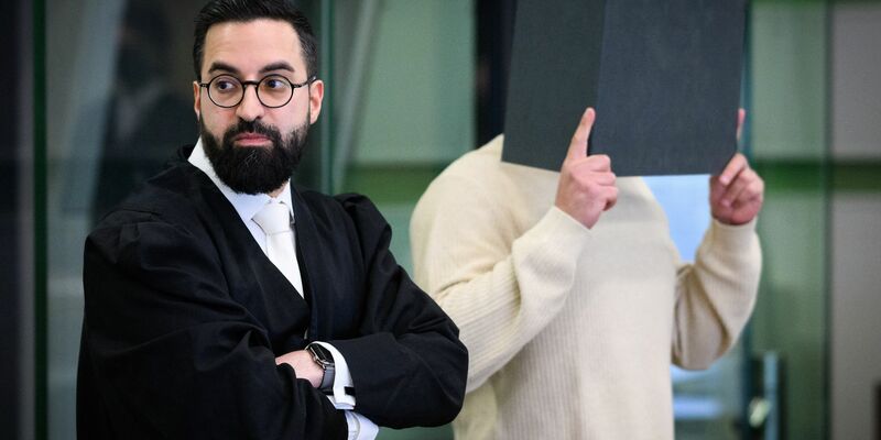 Student Lahav Shapira äußert sich nach dem Prozess gegen einen Ex-Kommilitonen. - Foto: Bernd von Jutrczenka/dpa