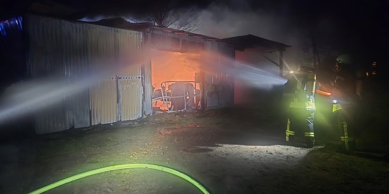FW-RD: Feuer in einer Werkstatt - 70 Einsatzkräften im Einsatz - Foto: presseportal.de