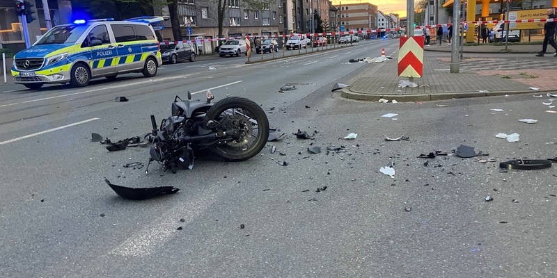 FW-MH: Schwerer Verkehrsunfall zwischen PKW und Motorrad - Foto: presseportal.de