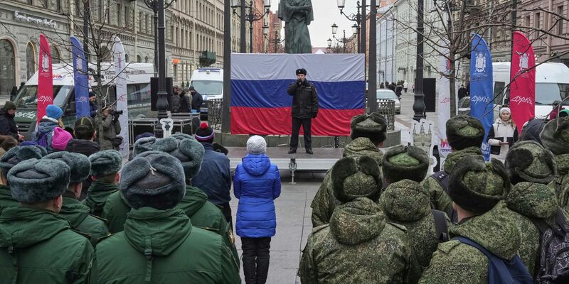 Es gibt neue Spekulationen um die Zukunft der Schwarzmeer-Halbinsel Krim. (Archivbild) - Foto: Dmitri Lovetsky/AP/dpa