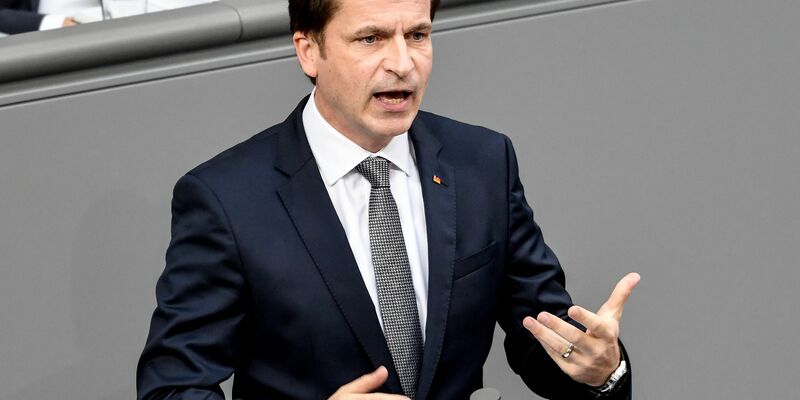 Kommunen-Spitzenvertreter André Berghegger, hier noch als CDU-Bundestagsabgeordneter am Rednerpult. (Archivbild) - Foto: Britta Pedersen/dpa-Zentralbild/dpa