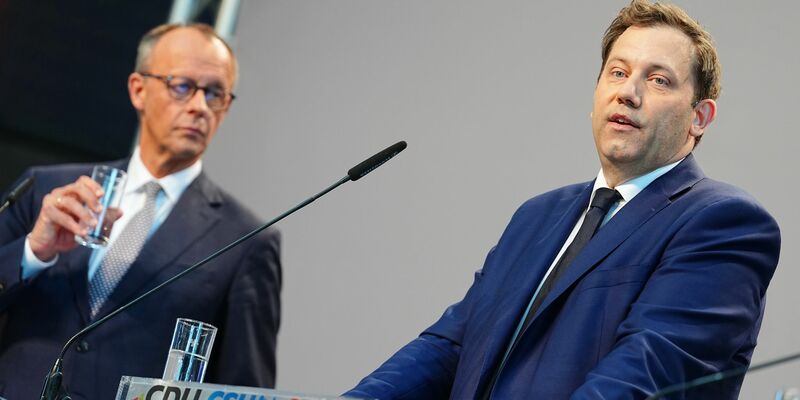 Dass die Einkommenssteuer für kleine und mittlere Einkommen unter Schwarz-Rot gesenkt wird, ist nicht 100-prozentig fix - ebenso wenig wie das Nein zu Steuererhöhungen, sagt nun auch SPD-Chef Lars Klingbeil. (Archivbild) - Foto: Kay Nietfeld/dpa