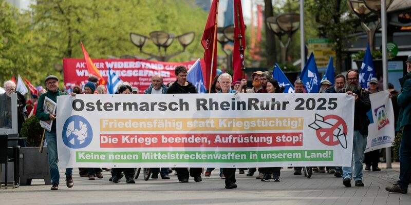 Ein wichtiges Symbol der Friedensaktivisten: Die Taube als Zeichen für die Hoffnung auf Frieden. - Foto: Thomas Banneyer/dpa