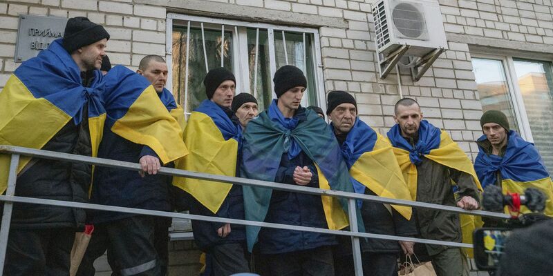 Ukrainische und russische Kriegsgefangene kommen nach Hause. (Archivbild) - Foto: -/kyodo/dpa