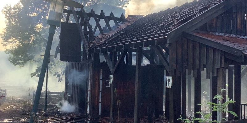 FW-OB: Brand einer Holzhütte im Centro-Park - Einsatz dauert an - Foto: presseportal.de