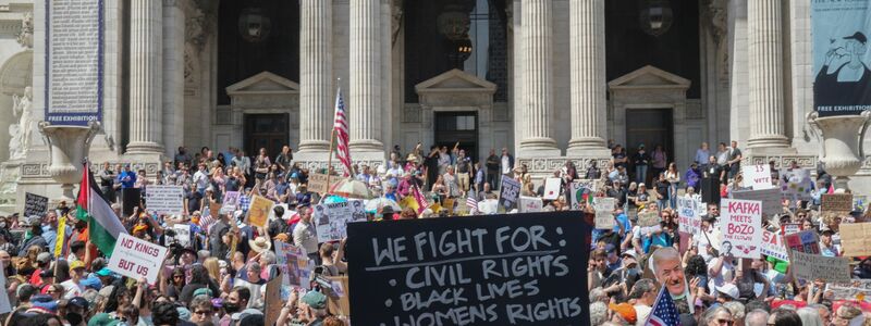 Demo gegen Trump in New York - Foto: Bryan Smith/ZUMA Press Wire/dpa