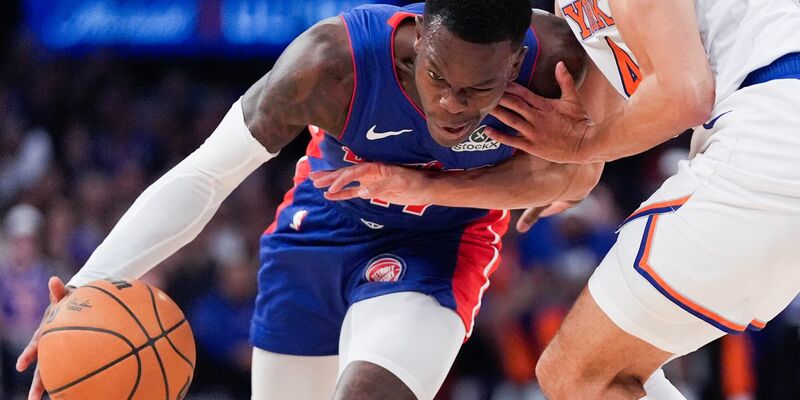 Dennis Schröder verliert mit Detroit zum Playoff-Start in New York. - Foto: Julia Demaree Nikhinson/AP/dpa