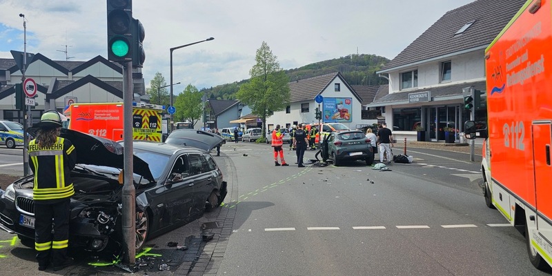 FW Königswinter: Sechs Verletzte bei Verkehrsunfall in Königswinter - Ittenbach - Foto: presseportal.de