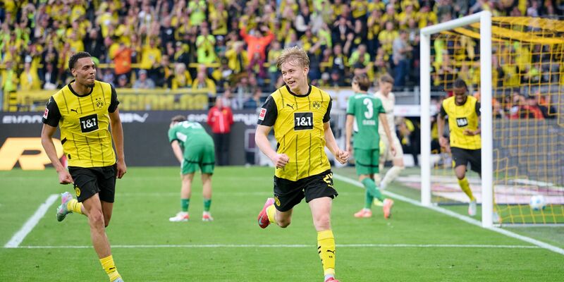 Kevin Stöger erzielte per Elfmeter das 2:3 - Foto: Bernd Thissen/dpa