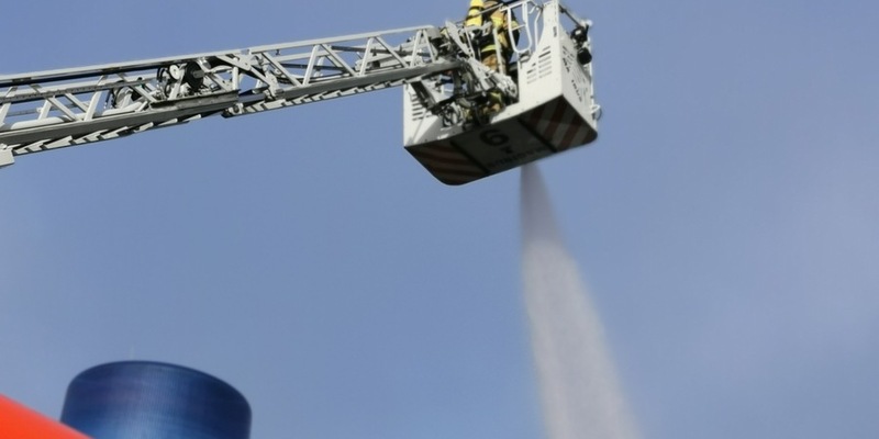 FW-E: Brand in einer Lagerhalle am Ostersonntag - Foto: presseportal.de