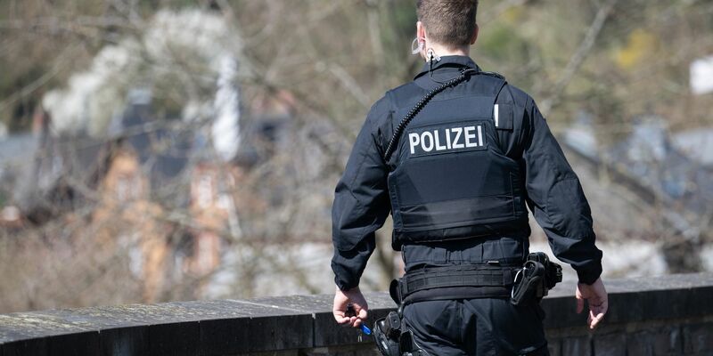 Wochenlang hatten zahlreiche Einsatzkräfte in Weilburg und Umgebung nach dem vermissten sechsjährigen Jungen gesucht.  (Archivbild) - Foto: Boris Roessler/dpa