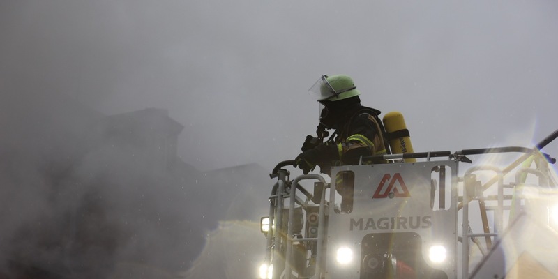 FW-E: Großbrand auf Schrottplatz - Foto: presseportal.de