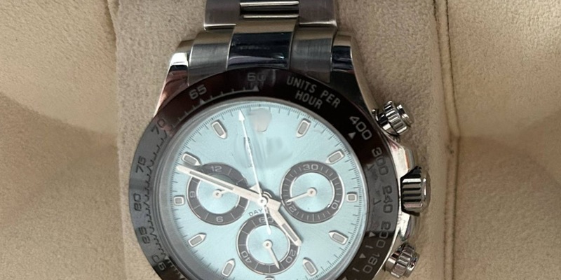 HZA-SI: Mit Luxus Uhr und Uhrenteilen geweckt/ Reisender versucht Luxus Uhr und Uhrenteile einzuschmuggeln - die Höhe der Zollabgaben ist noch unklar - Foto: presseportal.de