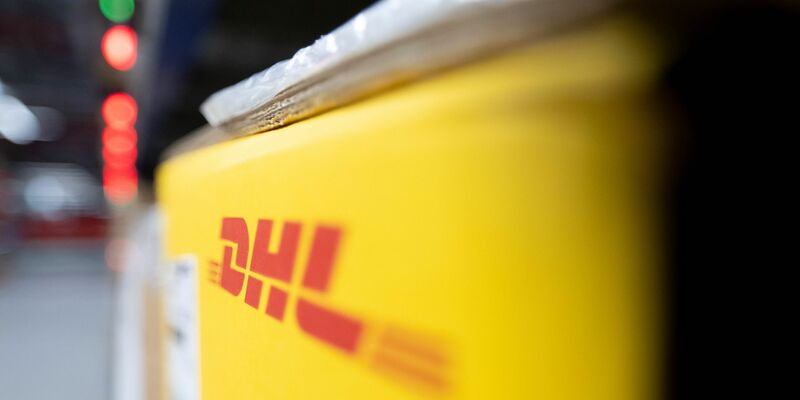 DHL-Pakete  - Foto: Hendrik Schmidt/dpa