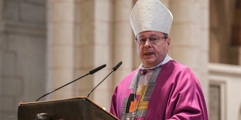 Der Vorsitzende der Deutschen Bischofskonferenz, Georg Bätzing, hat den verstorbenen Papst Franziskus als «großen Papst» gewürdigt. (Archivbild) - Foto: Harald Oppitz/KNA-Pool/dpa