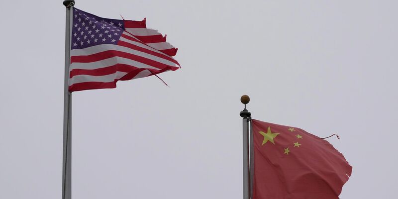 Vertreter Chinas und der USA sprechen in London über Handel. (Symbolbild) - Foto: Jeff Chiu/AP/dpa