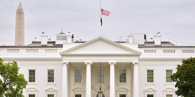 Trump fliegt zur Bestattung des Papstes - Foto: Jacquelyn Martin/AP/dpa
