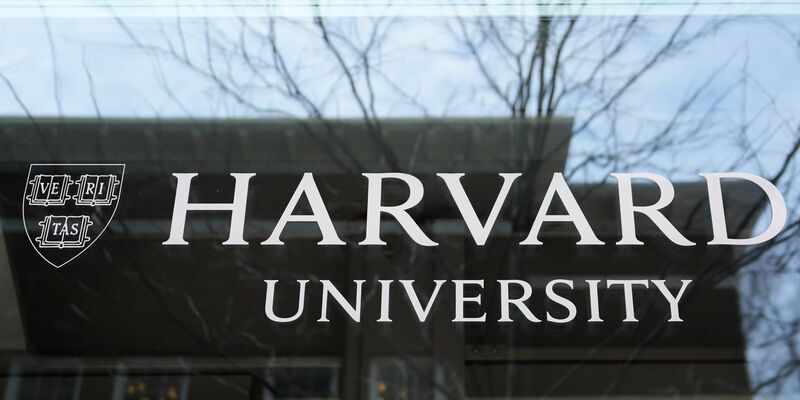 Die Elite-Uni Harvard hat sich mit Trump angelegt. (Archivbild) - Foto: Charles Krupa/AP/dpa