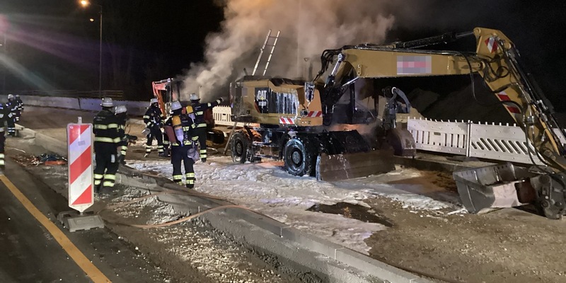 FW-M: Zwei Bagger in Brand (Obersendling) - Foto: presseportal.de