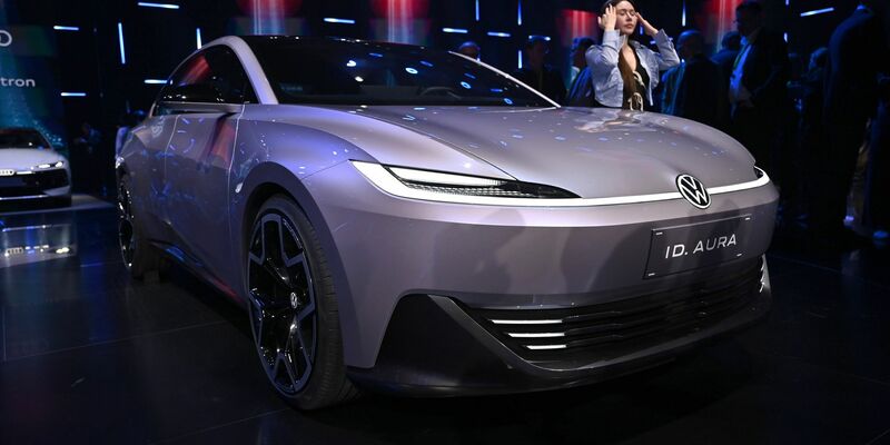 Volkswagen stellte einen SUV für sechs Leute vor. - Foto: Johannes Neudecker/dpa