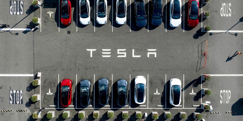 Weniger Auslieferungen, weniger Gewinn - Tesla legt Zahlen vor. (Archivbild) - Foto: Noah Berger/AP/dpa
