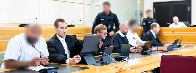 In dem Korruptionsprozess vor dem Landgericht Hannover ist der Boxtrainer (links) des verdächtigen Staatsanwalts mitangeklagt. (Archivbild) - Foto: Moritz Frankenberg/dpa