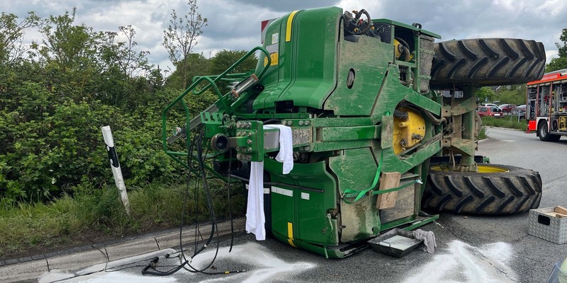 POL-REK: 250423-3: Traktoranhänger umgekippt - Zeugensuche - Foto: presseportal.de