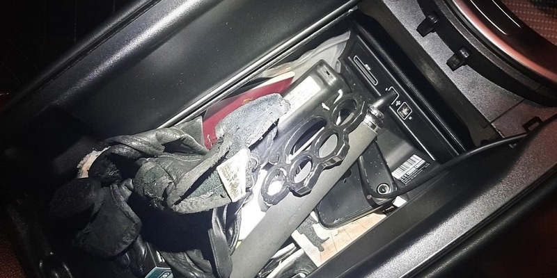 Bundespolizeidirektion München: Bundespolizei sucht Bargeld und findet Waffen - Foto: presseportal.de