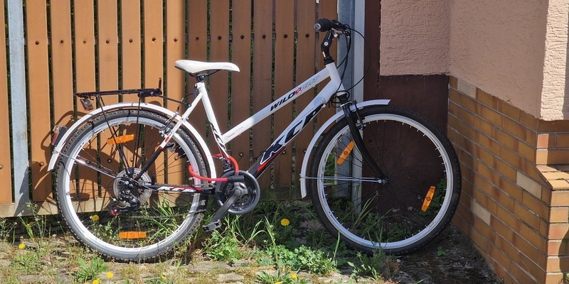 POL-WE: Polizei sucht Eigentümer eines Fahrrades + Kindergarteneinbruch + Mehrere Autos zerkratzt + Traktor mit Holzspalter gestohlen + In Einfamilienhaus eingestiegen + Verkehrsschild und Warnbake gestohlen - Foto: presseportal.de