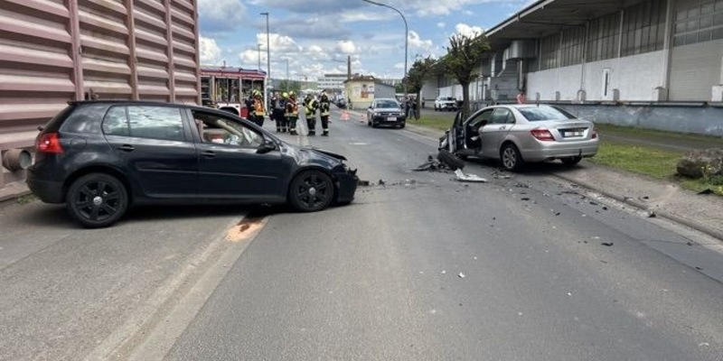 POL-OF: Verletzter bei Frontalzusammenstoß zweier Autos - Foto: presseportal.de