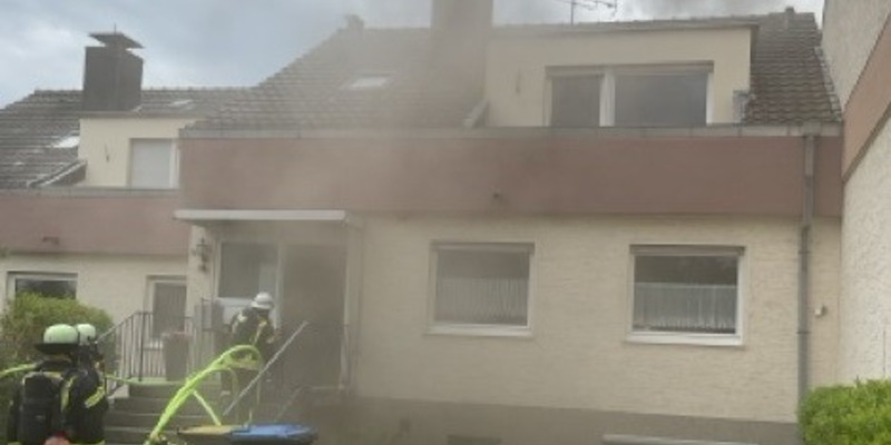 FW-BN: Dachgeschosswohnung nach Küchenbrand nicht mehr bewohnbar - eine leicht verletzte Person - Foto: presseportal.de