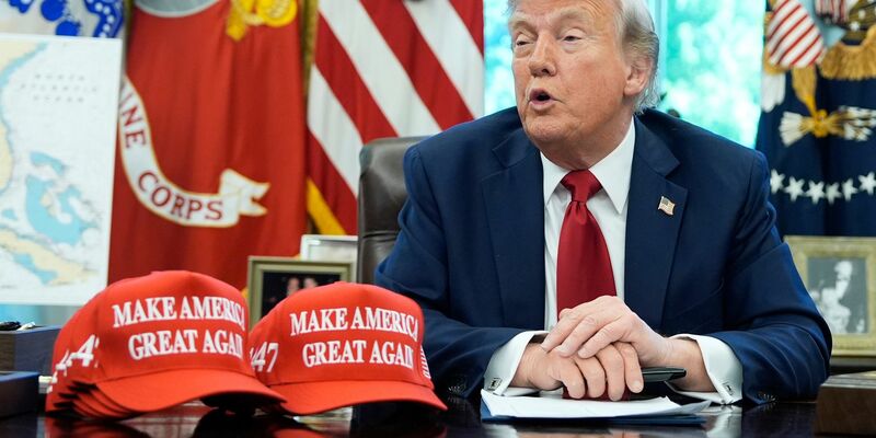 China und die USA sind laut Trump im täglichen Kontakt. - Foto: Alex Brandon/AP/dpa