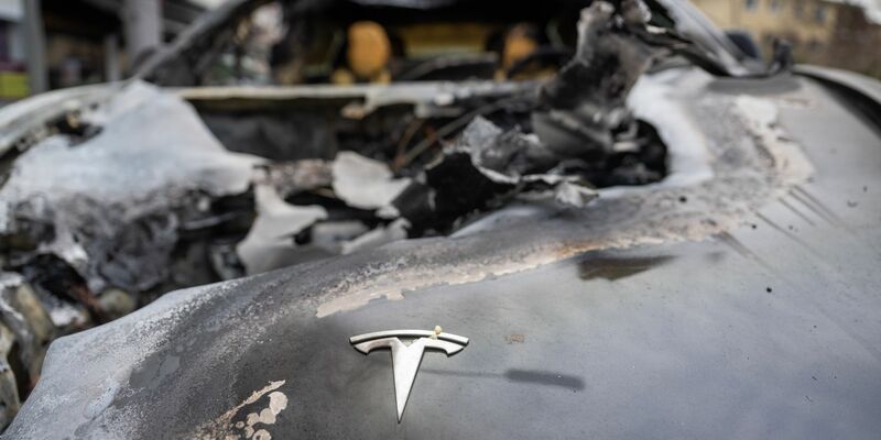Tesla verliert weiter Marktanteile in Europa. (Archivbild)  - Foto: Christophe Gateau/dpa