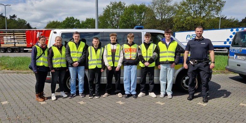 POL-EL: Nordhorn - Polizeiliches Präventionsprojekt mit Berufsschülern - Foto: presseportal.de