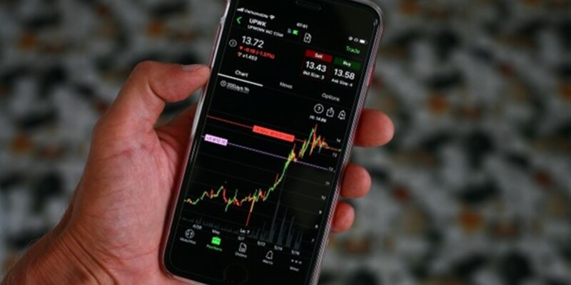 Online-Trading bietet für Einsteiger einige Risiken, aber auch ganz besondere Chancen.  - Foto: sergeitokmakov via pixabay.com